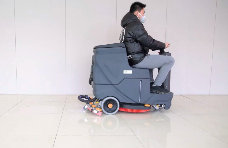 駕駛式洗地機(jī)